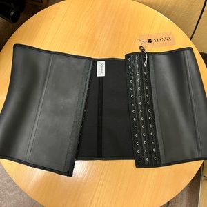 Yianna waist trainer size 3X
